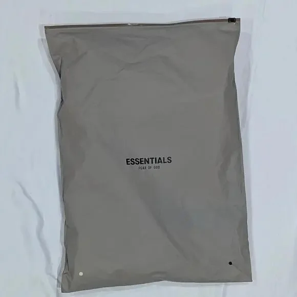 BRAND NEW Fear of God Essentials T-Shirt Cream Applique Logo SS20 Pacsun Size M
